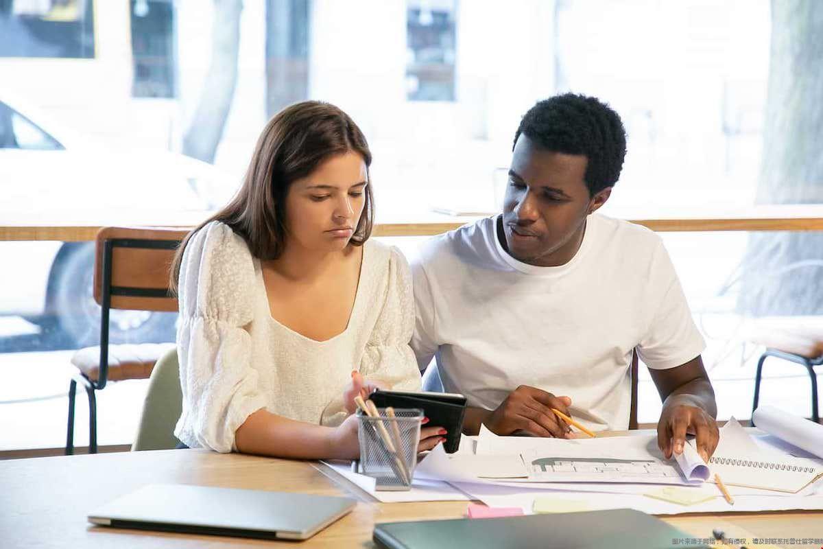 國內(nèi)讀研和海外讀研哪個貴.jpg 國內(nèi)讀研和海外讀研哪個貴.jpg