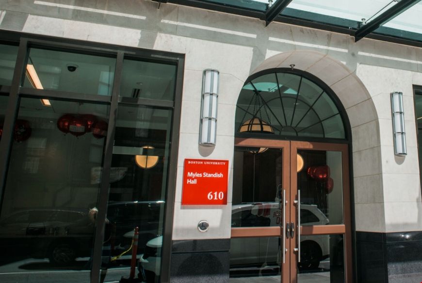 波士頓大學邁爾斯·斯坦迪什宿舍樓被除名.png